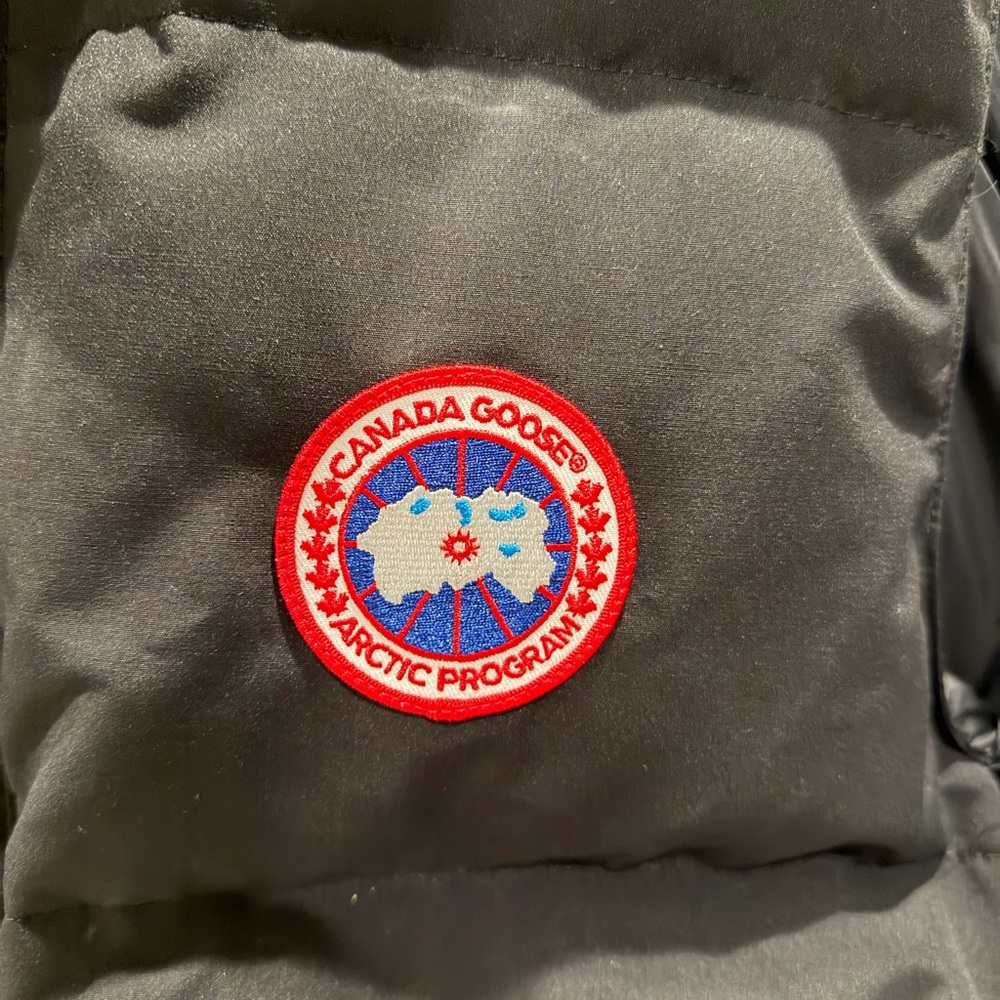 Canada Goose Black Quilted Vest - Picture 2 of 7